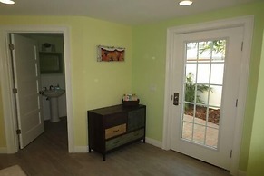 Lizzie Lu's Island Retreat