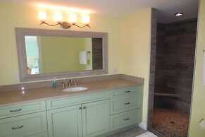 Lizzie Lu's Island Retreat