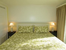 Lizzie Lu's Island Retreat