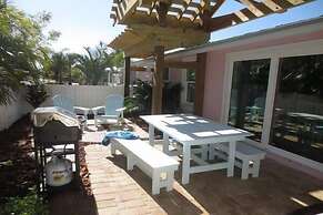 Lizzie Lu's Island Retreat