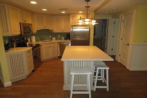 Lizzie Lu's Island Retreat