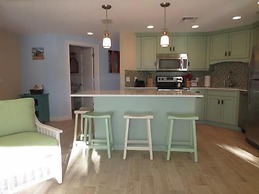 Lizzie Lu's Island Retreat