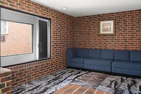 Ramada by Wyndham Cedar Rapids South