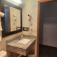 Ramada by Wyndham Cedar Rapids South