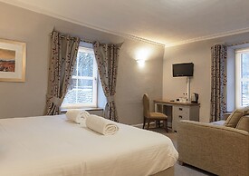 Loch Leven Hotel & Distillery