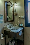 Epavlis Boutique Suites