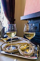 Epavlis Boutique Suites