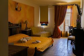 Epavlis Boutique Suites