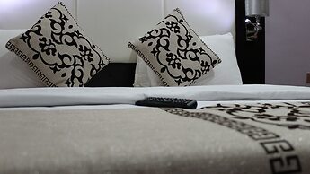 Downtown Royal Hotel