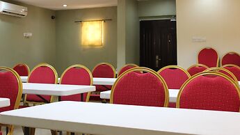 Downtown Royal Hotel