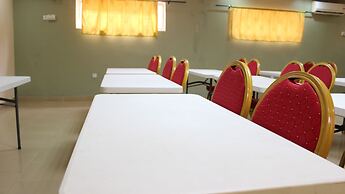 Downtown Royal Hotel