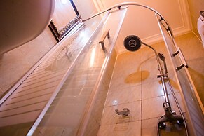 Downtown Royal Hotel