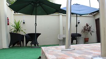 Downtown Royal Hotel