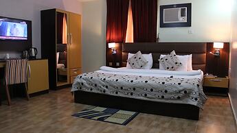 Downtown Royal Hotel