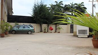 Downtown Royal Hotel