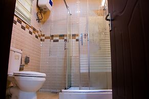 Downtown Royal Hotel