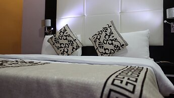 Downtown Royal Hotel