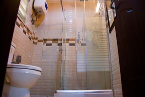 Downtown Royal Hotel