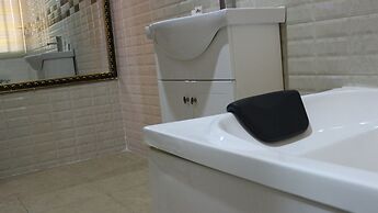 Downtown Royal Hotel