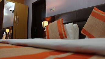 Downtown Royal Hotel