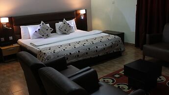 Downtown Royal Hotel