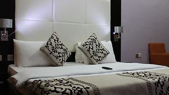 Downtown Royal Hotel