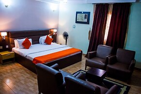 Downtown Royal Hotel