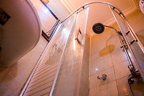 Downtown Royal Hotel