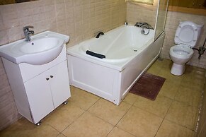 Downtown Royal Hotel