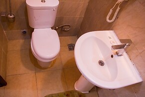 Downtown Royal Hotel