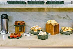 Plaza Inn Breeze Aeroporto