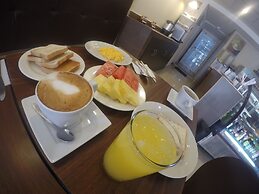 Hotel Azuan Suites By Geh Suites