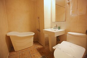 Changwon AT Business Hotel