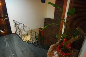 Ming-Jun Holiday Inn