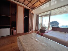 Ming-Jun Holiday Inn