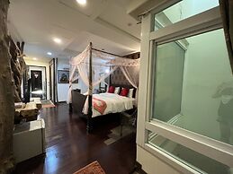 Ming-Jun Holiday Inn