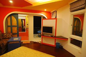 Ming-Jun Holiday Inn