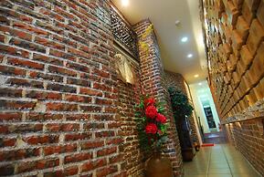 Ming-Jun Holiday Inn