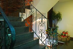 Ming-Jun Holiday Inn