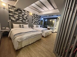 Ming-Jun Holiday Inn