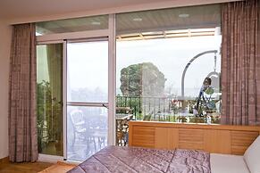 Ming-Jun Holiday Inn