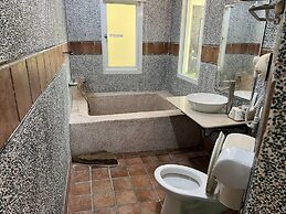 Ming-Jun Holiday Inn