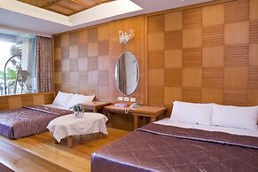 Ming-Jun Holiday Inn