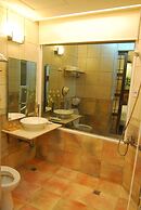 Ming-Jun Holiday Inn