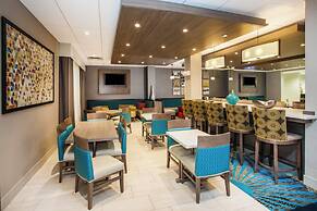 Holiday Inn Express & Suites Litchfield West by IHG