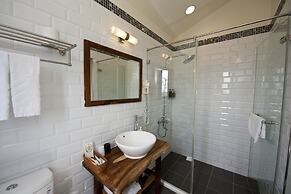 The Tree Bed and Breakfast