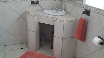 Magaliqua Guest House