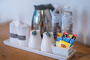 Tiya House Rooms & Cafe