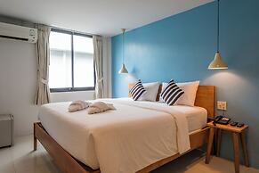 Tiya House Rooms & Cafe