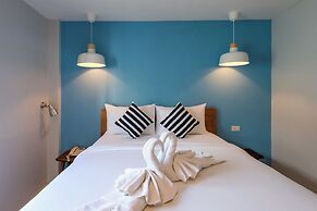 Tiya House Rooms & Cafe